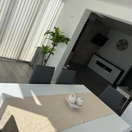 Holiday home 3 Bedroom Private Pool La Florida